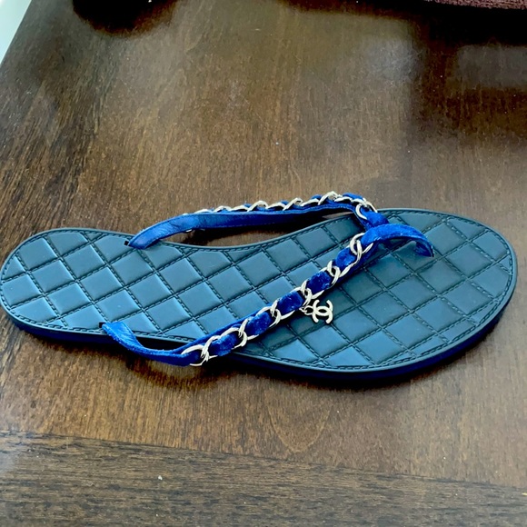 CHANEL BLUE SUEDE FLIP FLOPS 38.5 - Picture 4 of 7